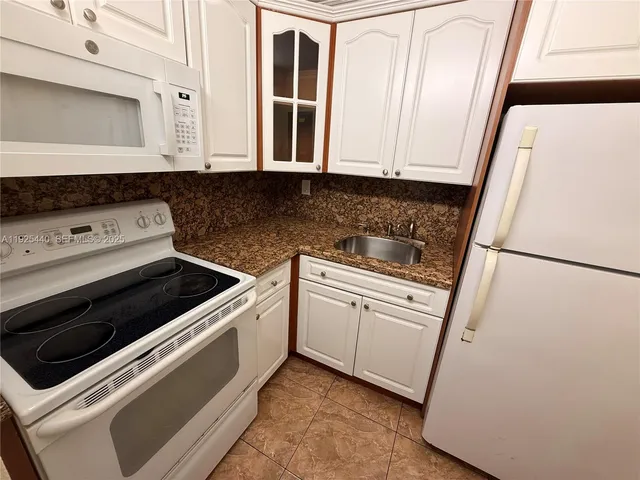 $1,949 | 8011 West 6th Avenue, Unit J, Hialeah, FL 33014