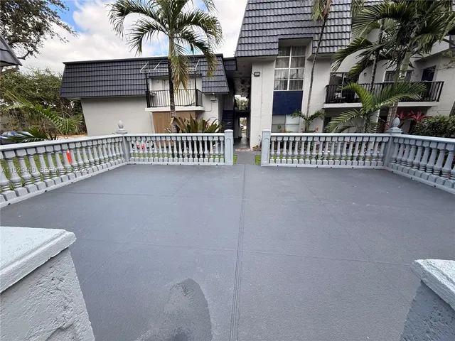 $1,949 | 8011 West 6th Avenue, Unit J, Hialeah, FL 33014