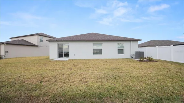a view of a house with backyard and garden