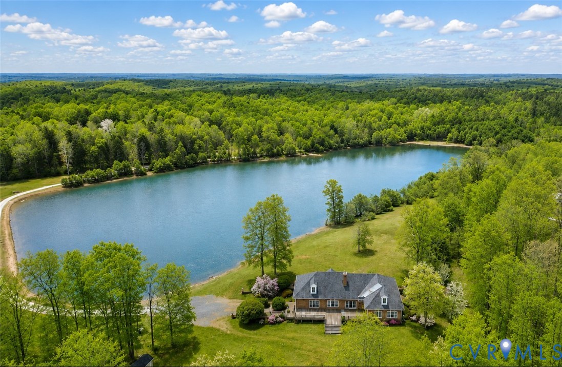 239 Jennings Road Cartersville, VA 23027 - Photo 5 of 26 Expansive waterfront property featuring a large bo