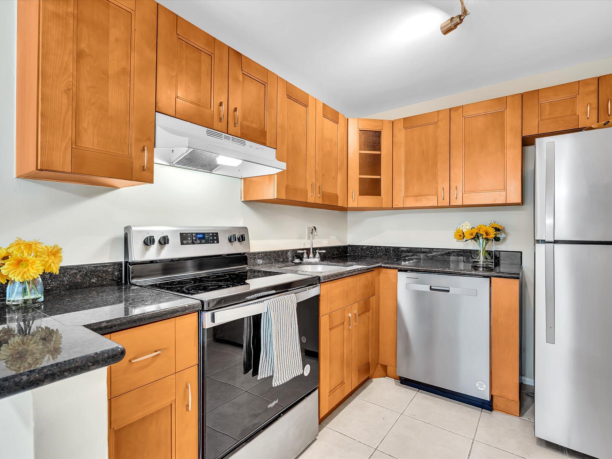 470 Northwest 20th Street Boca Raton, FL 33431 - Photo 4 of 50 Granite Countertops