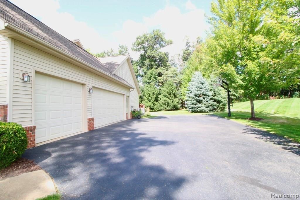 9879 Viewcrest Court Howell, MI 48843 - Photo 33 of 33 fullsizeoutput_380b.jpeg