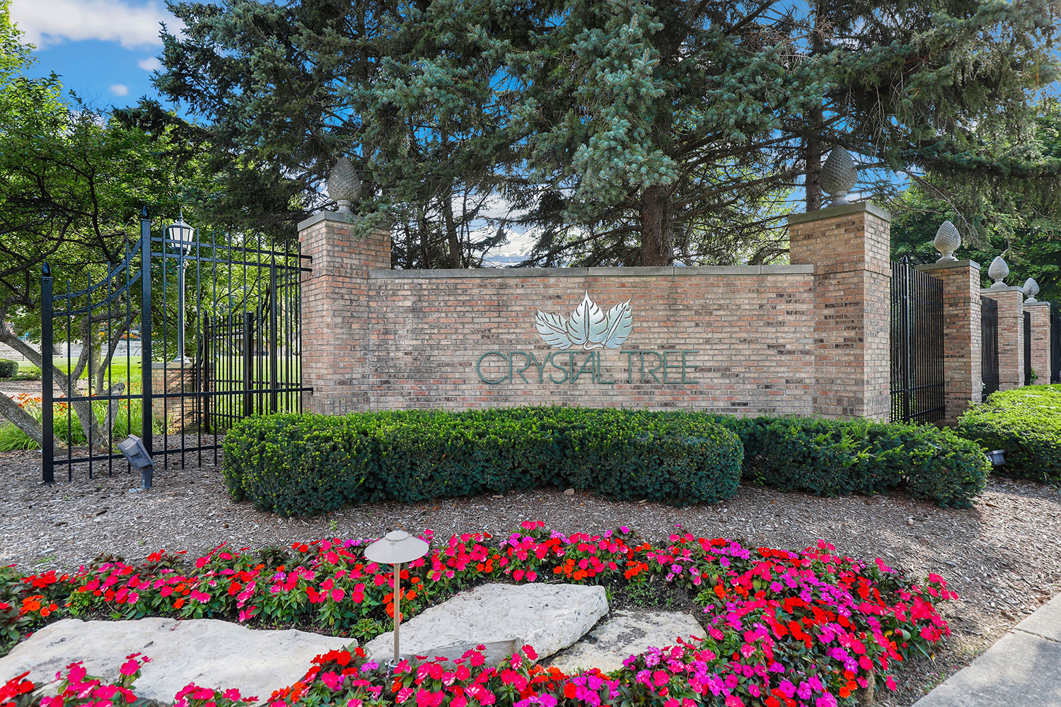 10508 Golf Road Orland Park, IL 60462 - Photo 40 of 50 a view of bunch of flowers