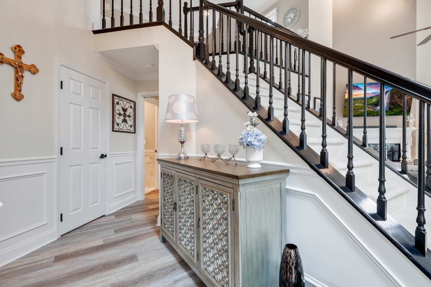 10508 Golf Road Orland Park, IL 60462 - Photo 4 of 50 a view of entryway