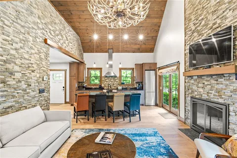 $1,150,000 | 23 White Hawk Ridge, Unit H, Richmond, RI 02898