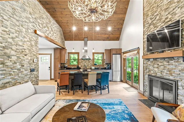 $1,390,000 | 23 White Hawk Ridge, Unit H, Richmond, RI 02898