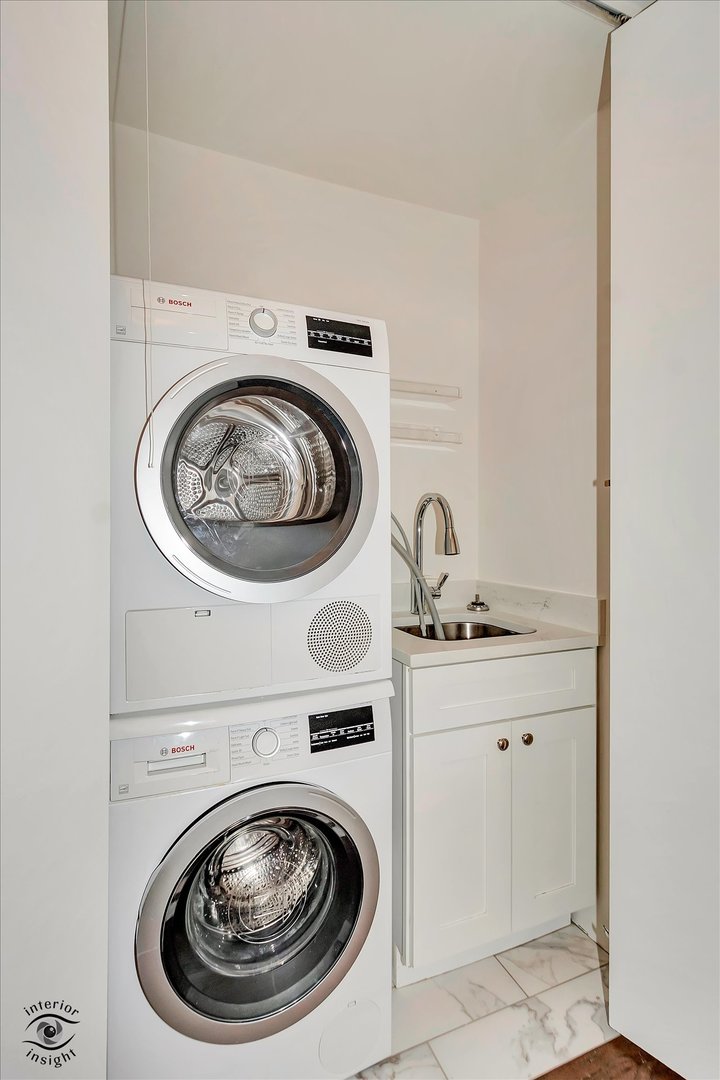 200 East Delaware Place, Unit 26E Chicago, IL 60611 - Photo 16 of 28 a utility room with dryer and washer