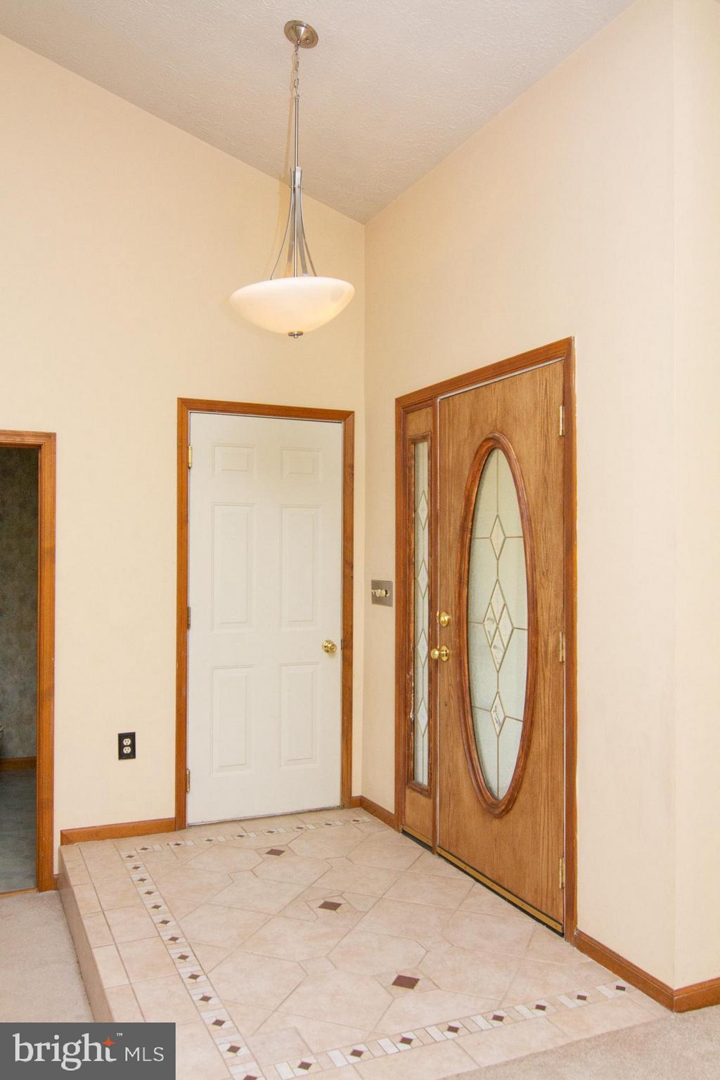 3811 Old Hanover Road Westminster, MD 21158 - Photo 4 of 34 Foyer entrance w/step down into GREAT Room