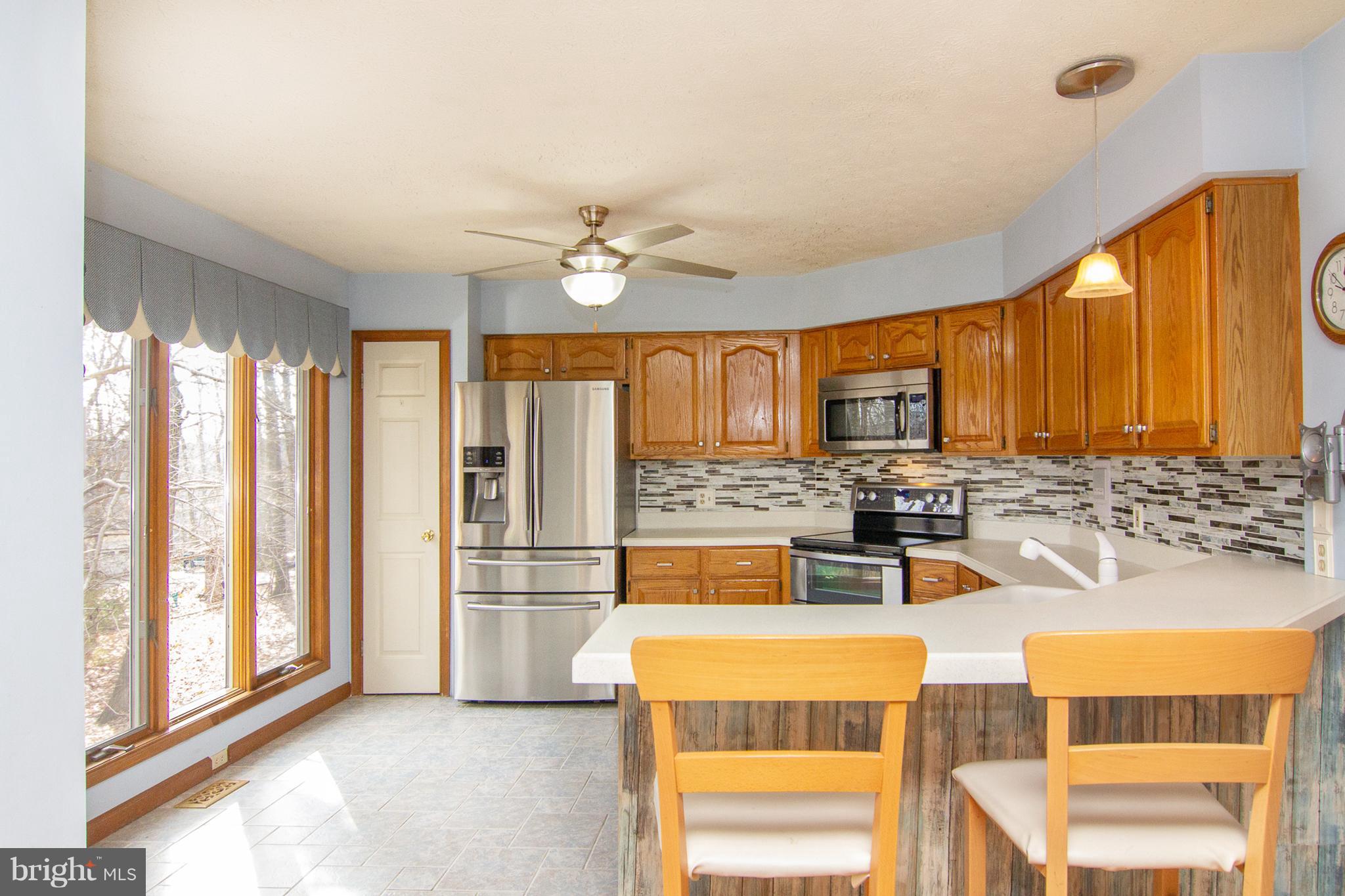 3811 Old Hanover Road Westminster, MD 21158 - Photo 8 of 34 Kitchen w/ SS appliances and GRANITE Counters