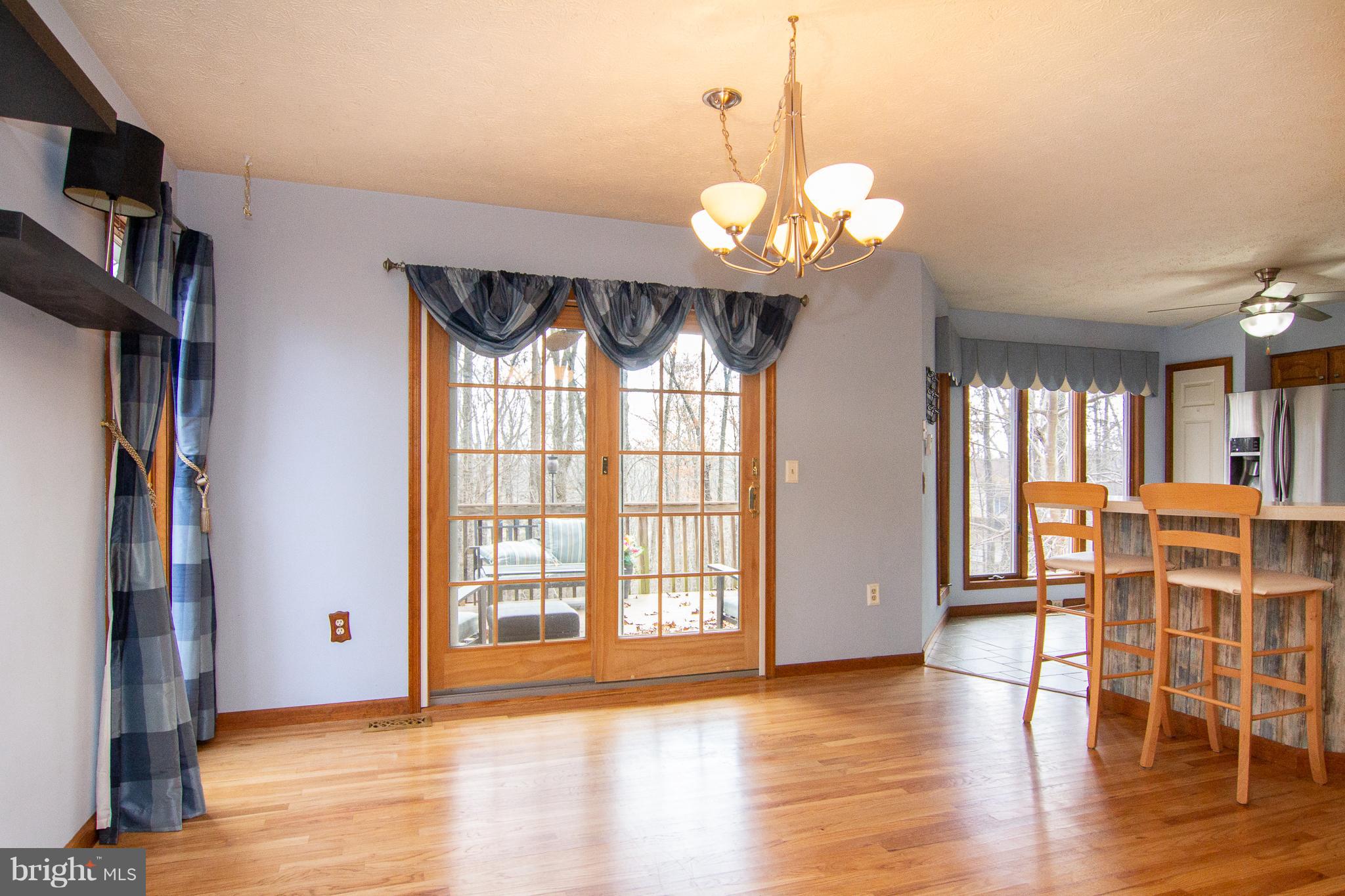 3811 Old Hanover Road Westminster, MD 21158 - Photo 10 of 34 Dining area off Kitchen w/access to rear DECK