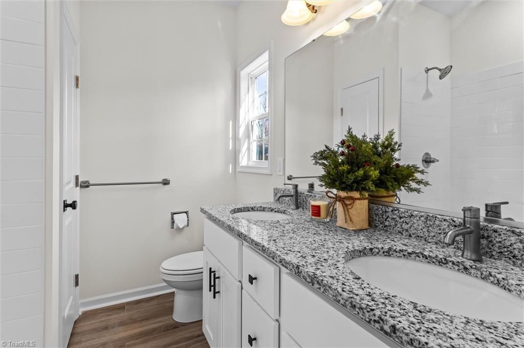402 North Ward Avenue High Point, NC 27262 - Photo 18 of 28 Primary ensuite bathroom