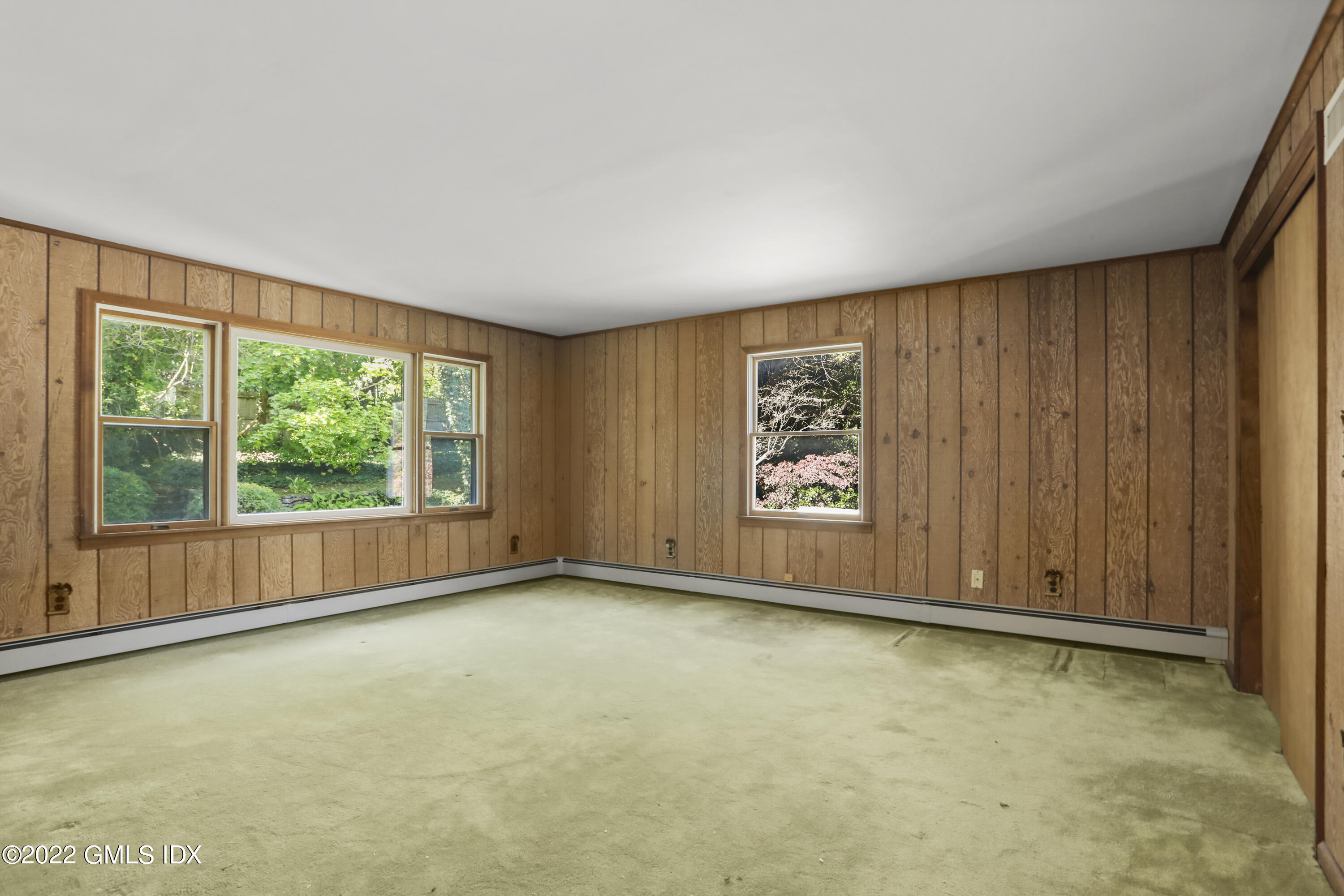 5 Skylark Road Greenwich, CT 06830 - Photo 11 of 21 an empty room with a window