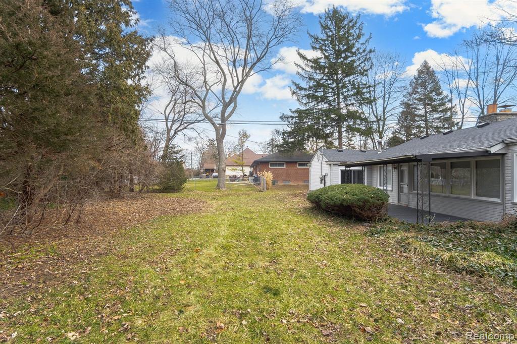 16010 West 13 Mile Road Beverly Hills, MI 48025 - Photo 18 of 21