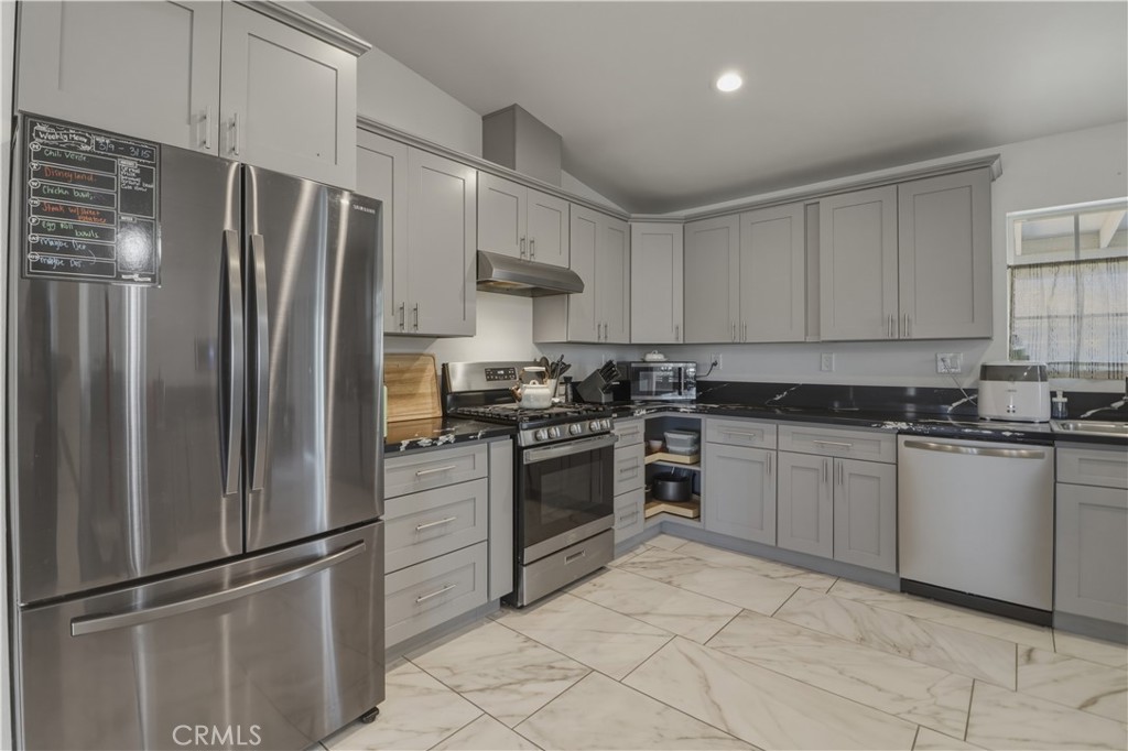 15688 Winnebago Road Apple Valley, CA 92307 - Photo 10 of 22