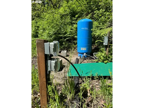 $160,000 | 49513 McKenzie Highway, Vida, OR 97488