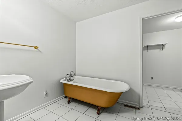 $255,000 | 488 Alan Drive, New Albany, IN 47150