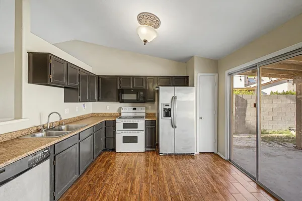 $1,930 | 621 North Fresno Street, Chandler, AZ 85225