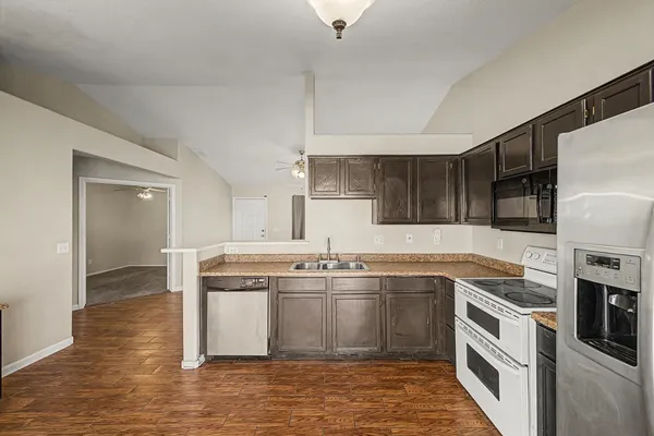 $1,930 | 621 North Fresno Street, Chandler, AZ 85225