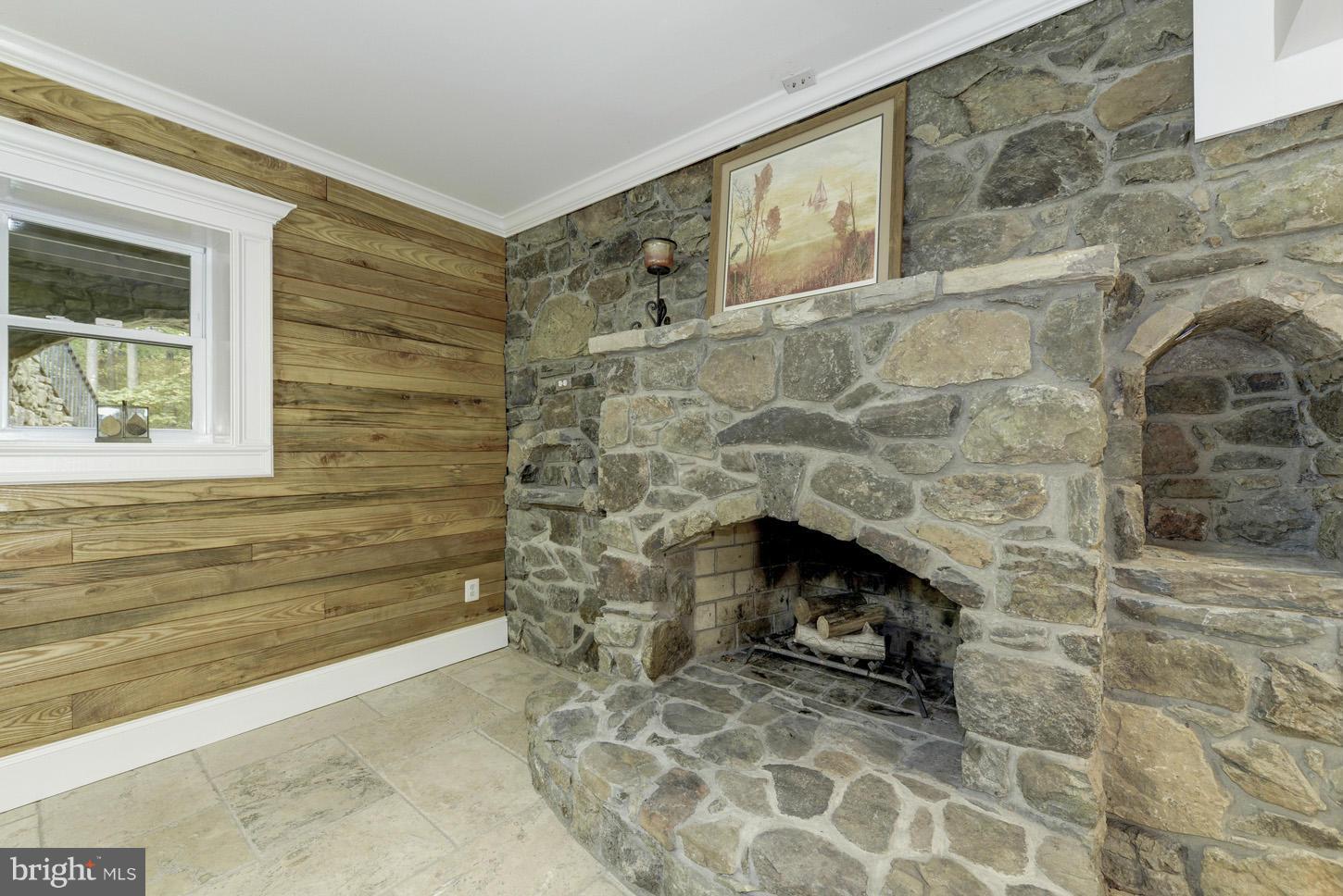19681 Blue Ridge Mountain Road Bluemont, VA 20135 - Photo 14 of 30 Family Room