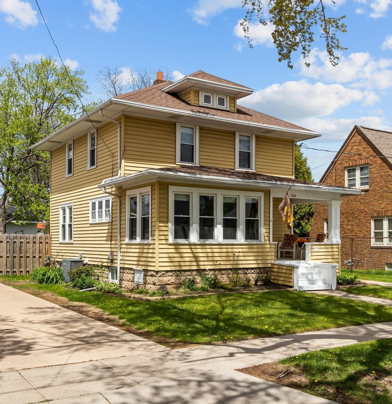 1028 West Summer Street Appleton, WI 54914 - Photo 2 of 32