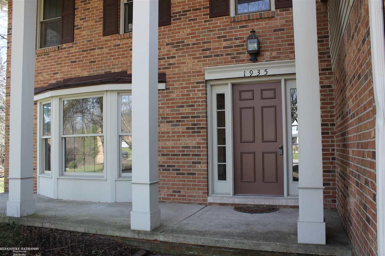 1935 Marcastle Court Rochester Hills, MI 48309 - Photo 2 of 33