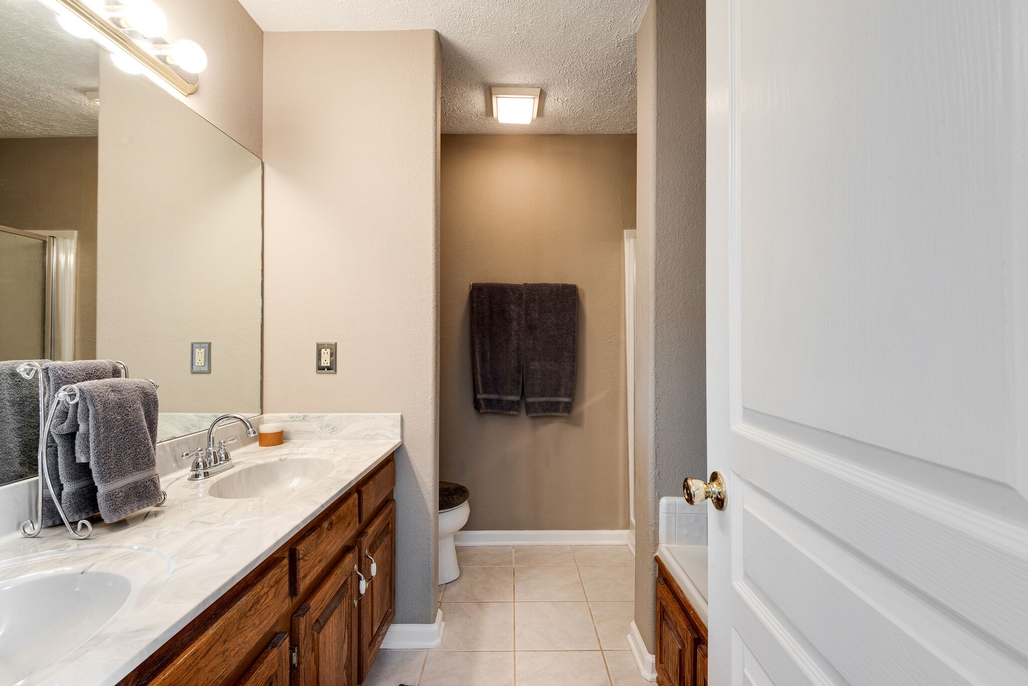 3944 Kedron Road Spring Hill, TN 37174 - Photo 19 of 31 a bathroom with a sink and a mirror