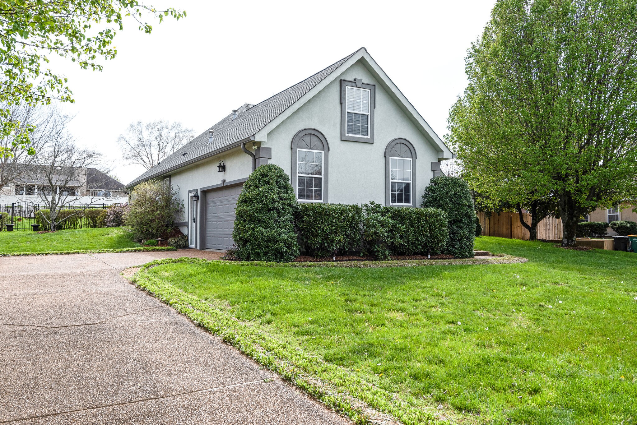3944 Kedron Road Spring Hill, TN 37174 - Photo 4 of 31 a front view of a house with garden