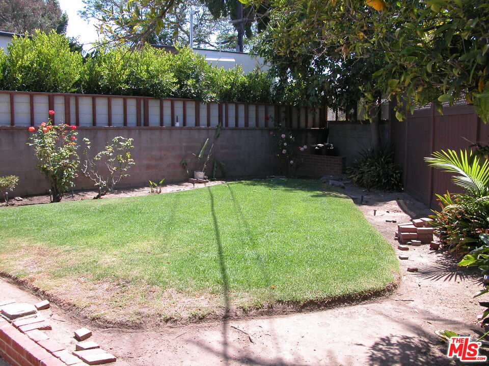 6446 Riggs Place Los Angeles, CA 90045 - Photo 18 of 22 a view of a backyard
