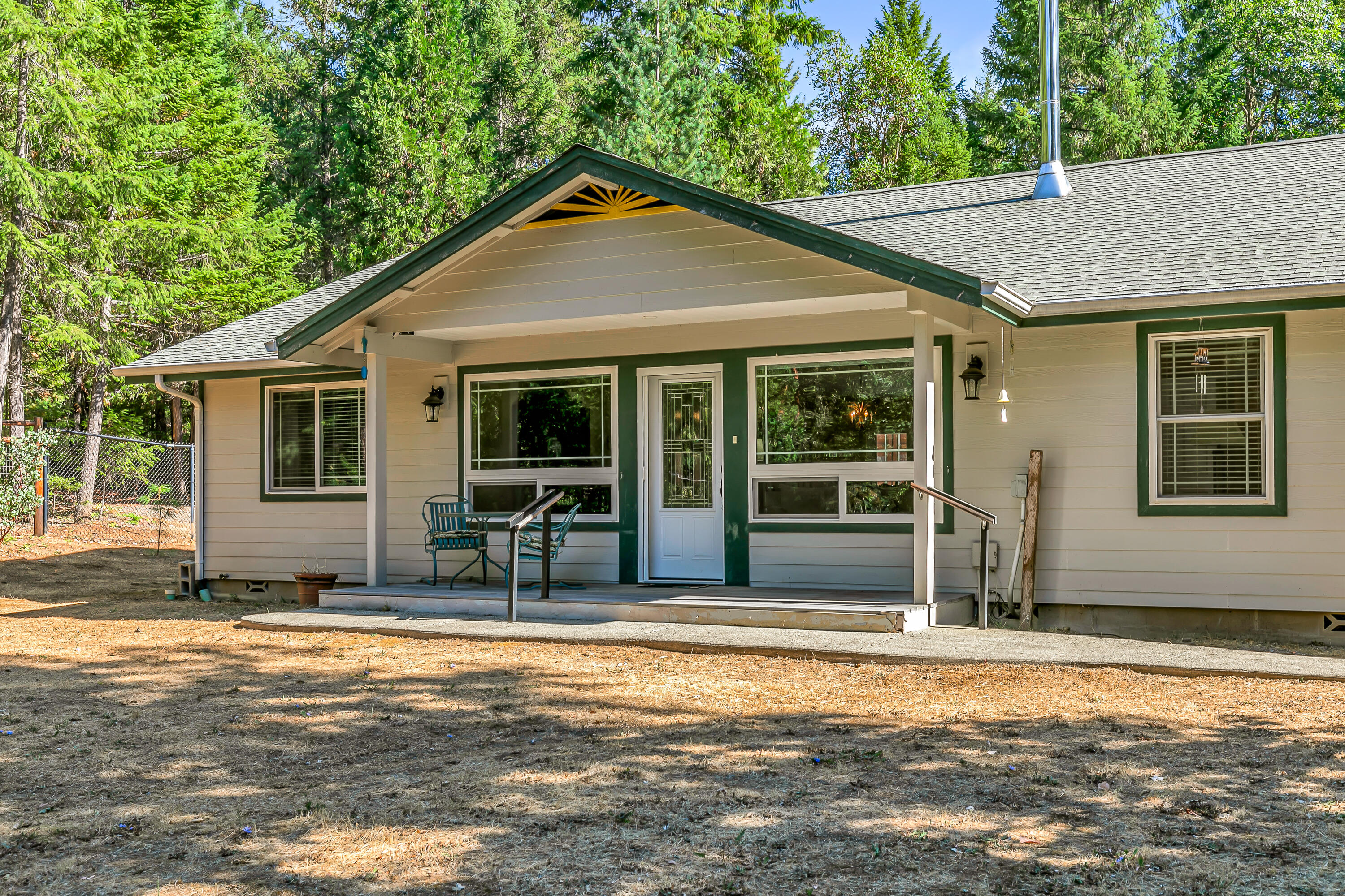 4059 Ditch Creek Road Rogue River, OR 97537 - Photo 4 of 54