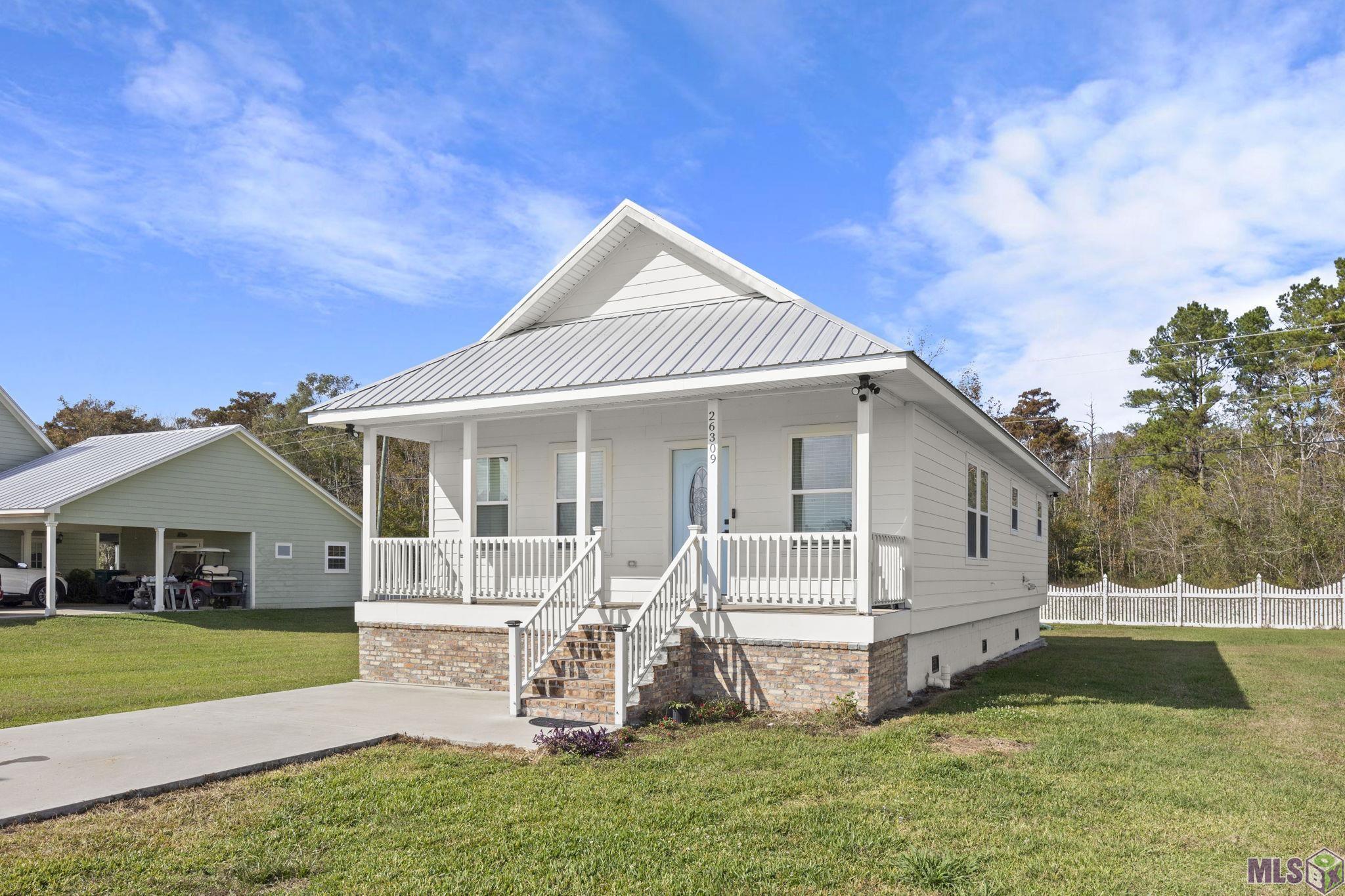 26309 Riverscape Drive Springfield, LA 70462 - Photo 2 of 14