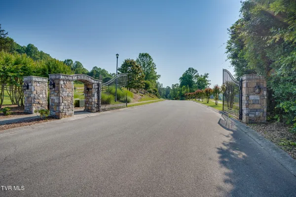 $190,000 | 309 Golf Ridge Drive, Unit 1R, Kingsport, TN 37664