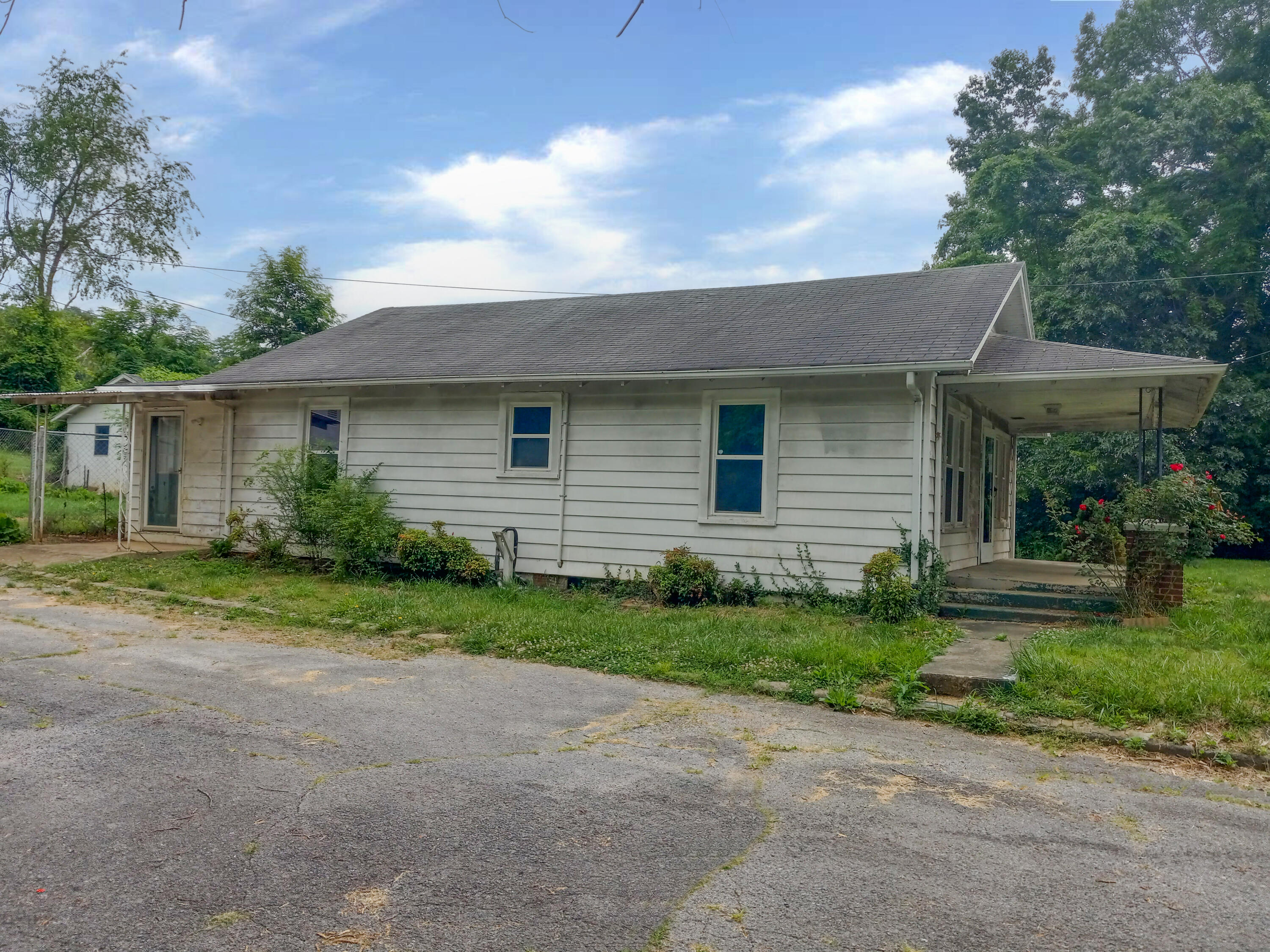 303 Cedar Grove Road Johnson City, TN 37601 - Photo 3 of 19 3
