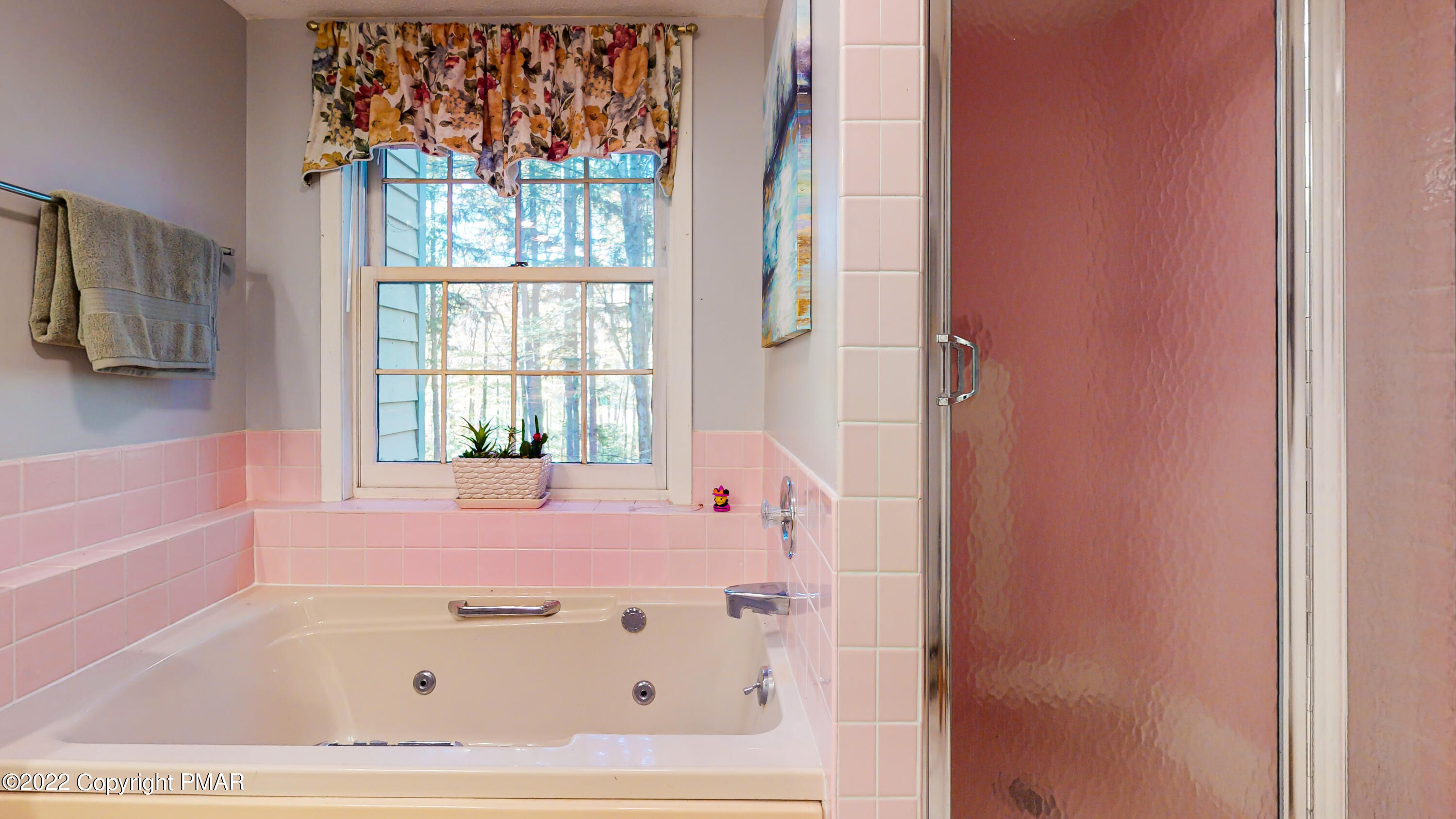 2169 Oak Hill Drive Canadensis, PA 18325 - Photo 17 of 40 a bathroom with a tub