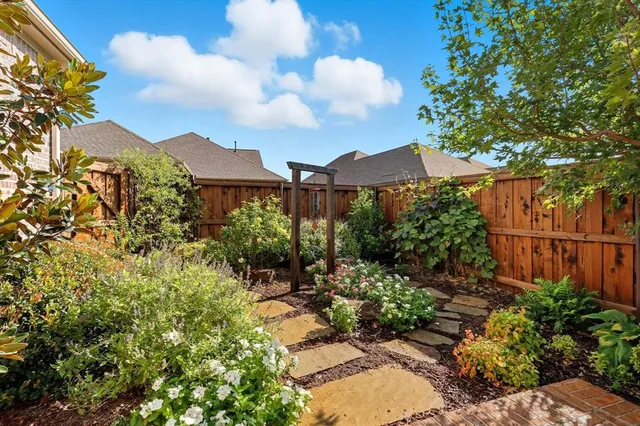 $545,000 | 4815 Beaver Creek Drive, Arlington, TX 76005