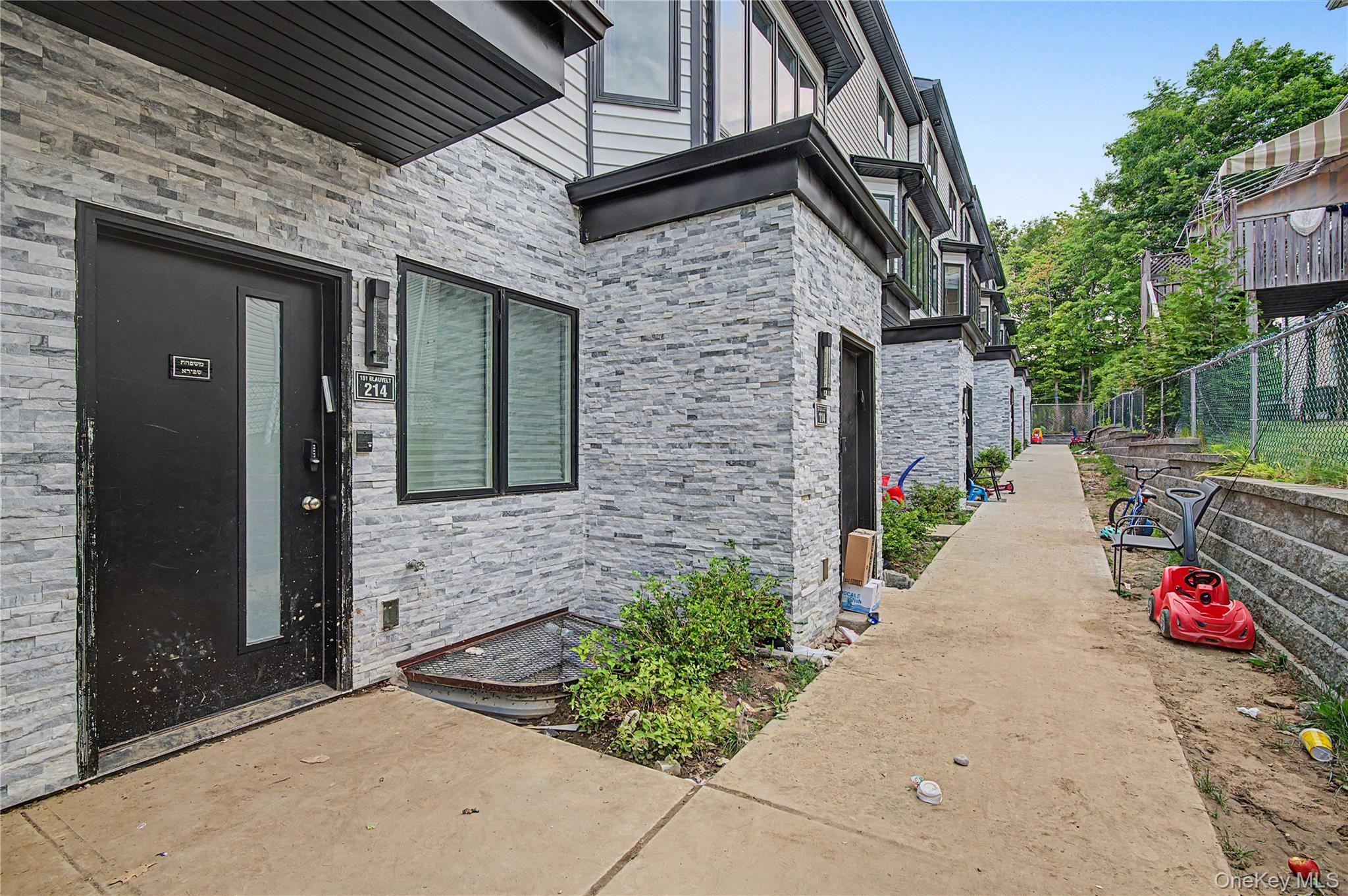 151 Blauvelt Road, Unit 214 Monsey, NY 10952 - Photo 2 of 26