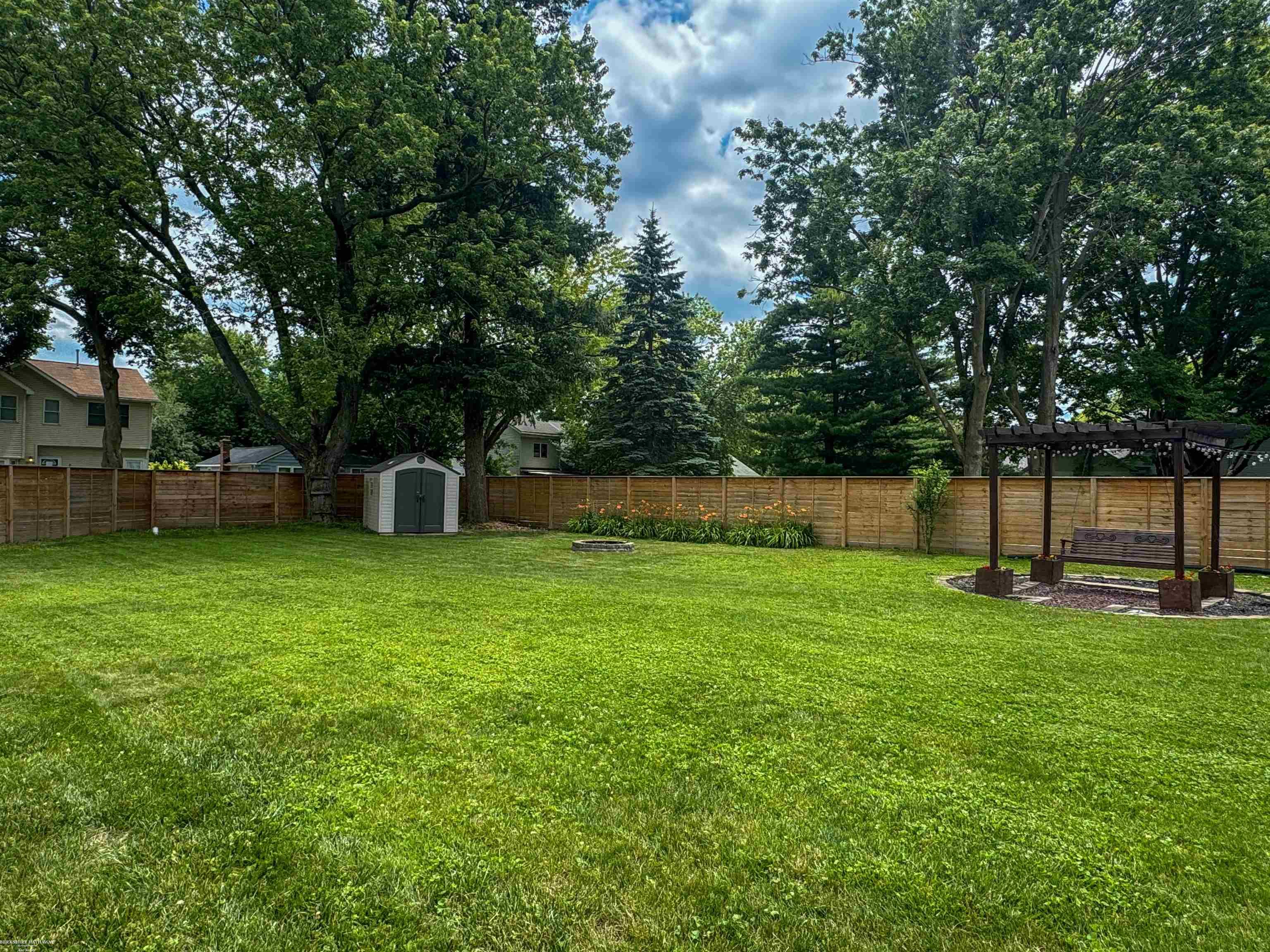 3821 Dunning Road Rochester, MI 48309 - Photo 6 of 27 50213133-f9b2b931-2445-4137-8303-ca1ae1f65eeb.JPG