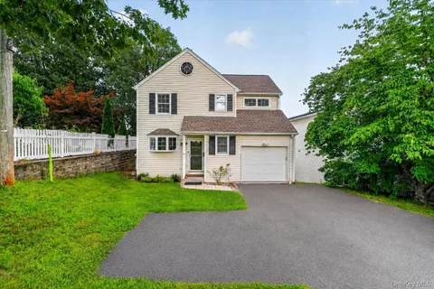 $949,000 | 81 Overlook Drive, Valhalla, NY 10595