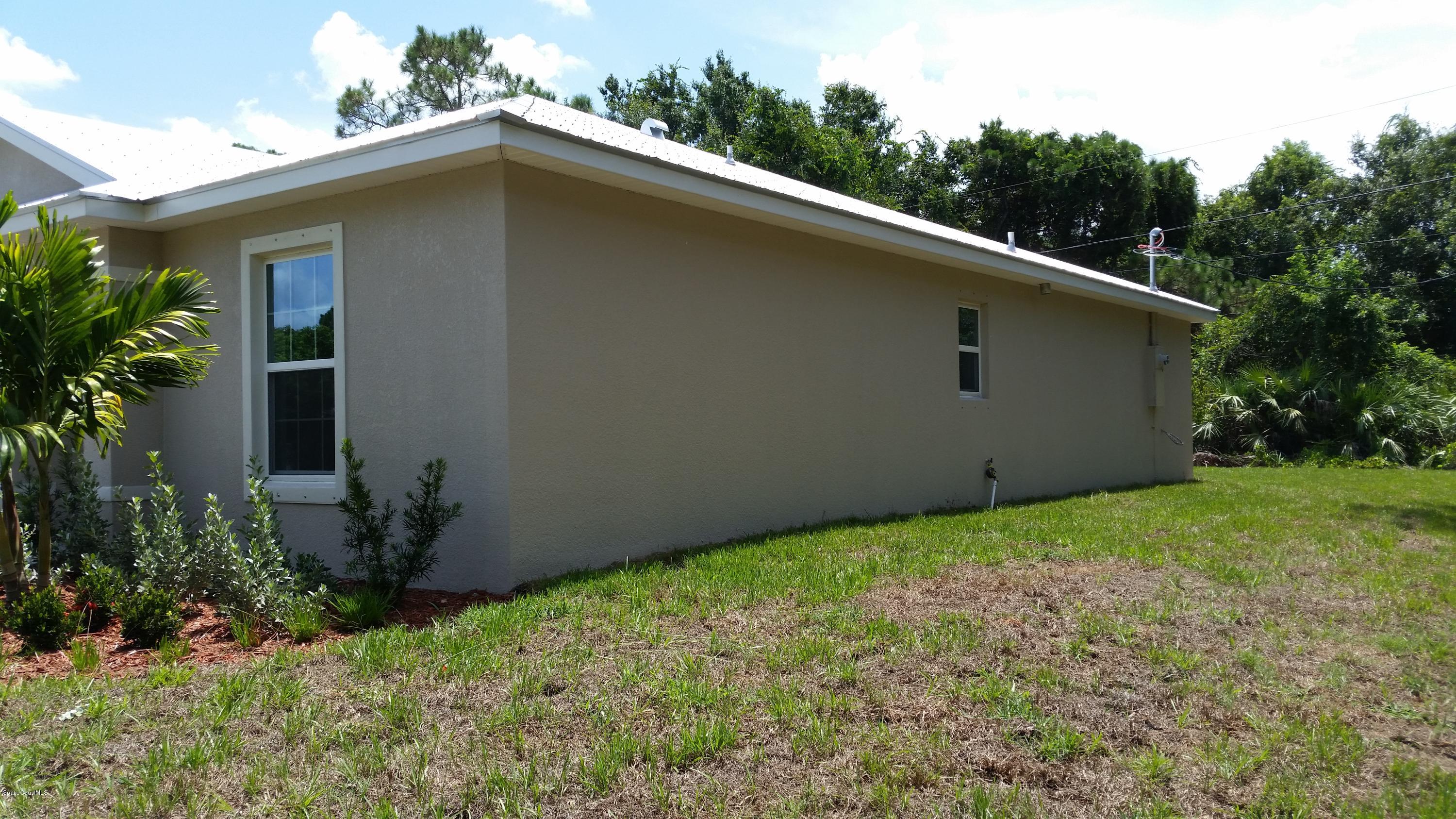 680 Airoso Road Southeast Palm Bay, FL 32909 - Photo 5 of 28 2016-08-06 12.40.36