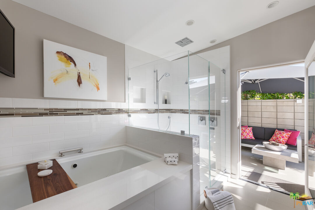 646 East Morongo Road Palm Springs, CA 92264 - Photo 22 of 45 a bathroom with a tub and a shower