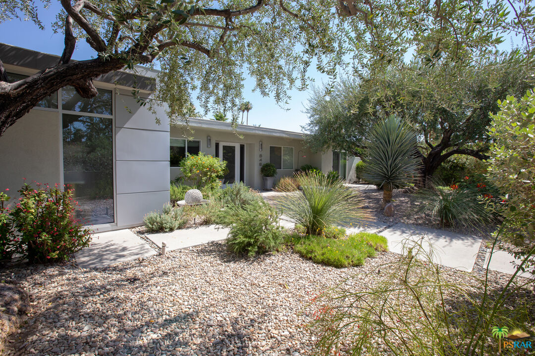 646 East Morongo Road Palm Springs, CA 92264 - Photo 3 of 45 a view of a house with a yard and sitting area
