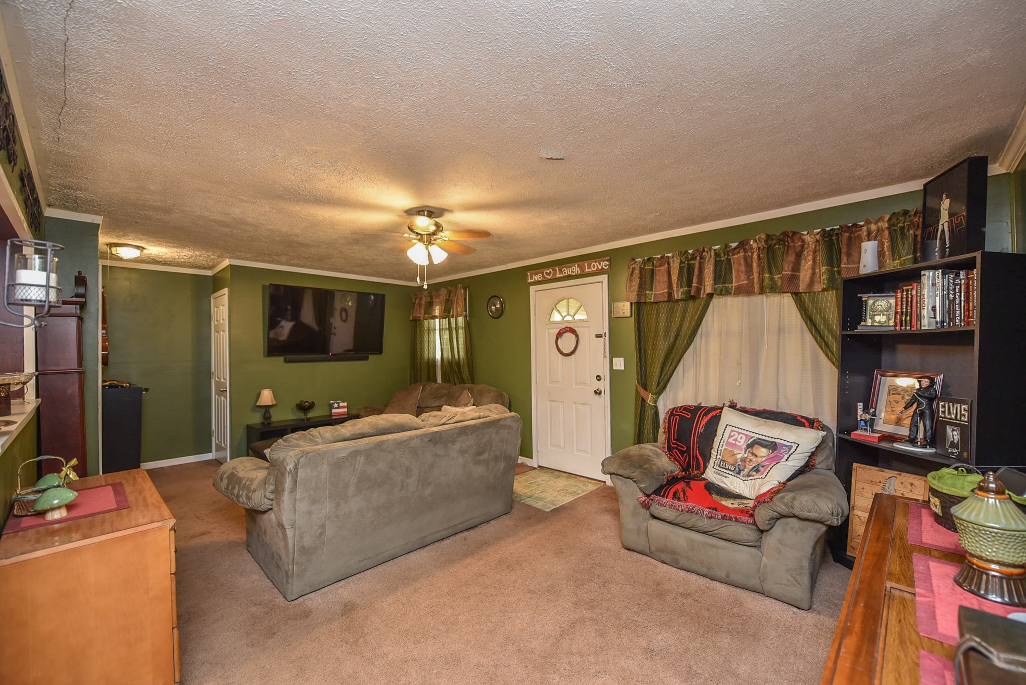 4601 Kinneys Road Springfield, TN 37172 - Photo 17 of 30 a living room with furniture and a flat screen tv