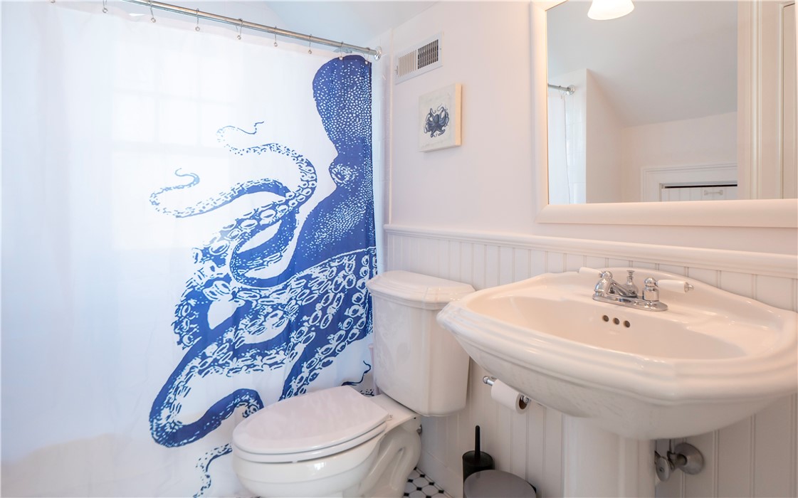 4 Kay Terrace Newport, RI 02840 - Photo 23 of 27