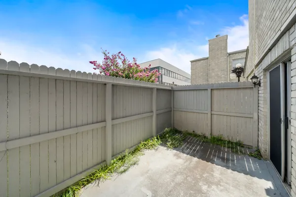 a view of a garage