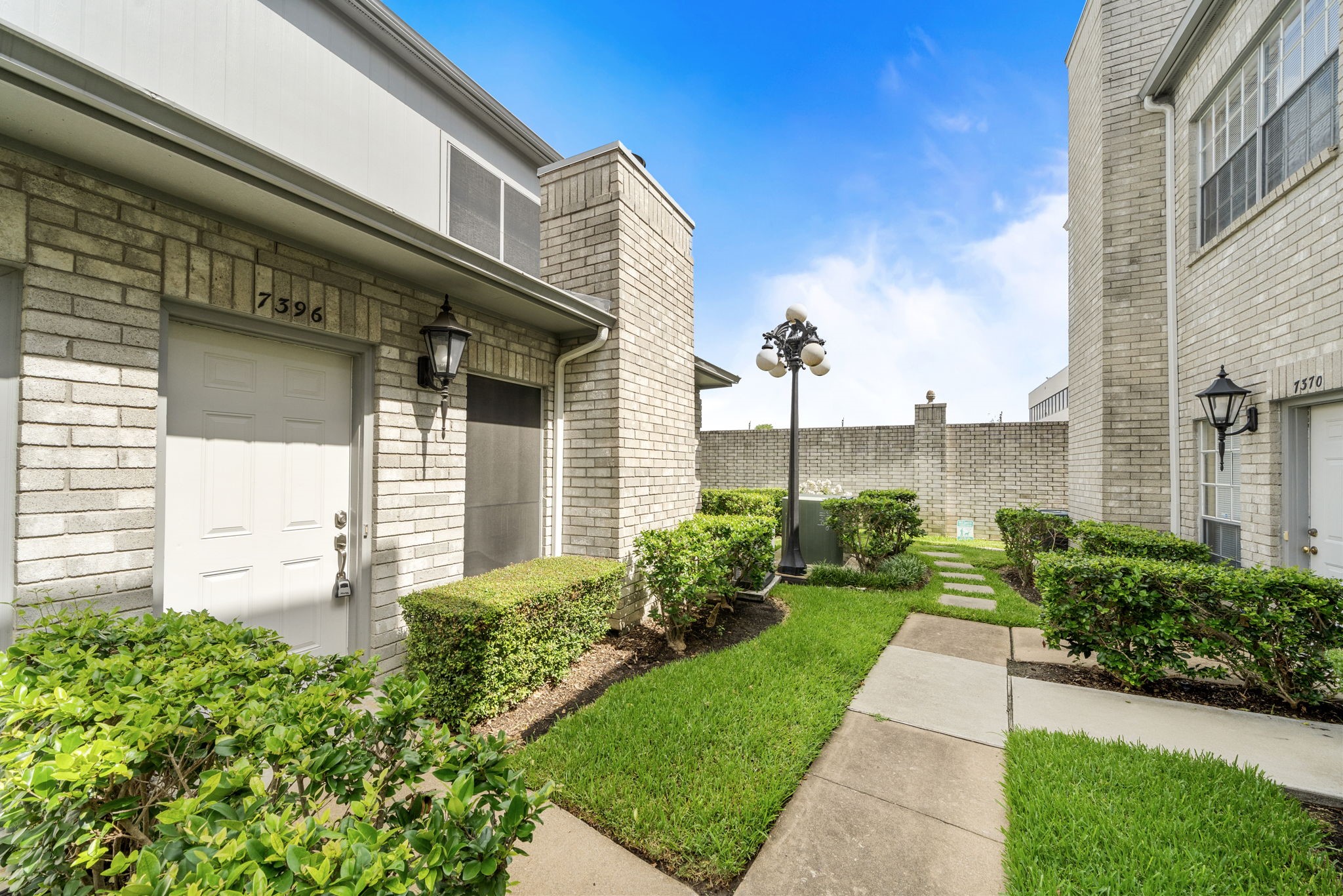 7396 Regency Square Court Houston, TX 77036 - Photo 3 of 26