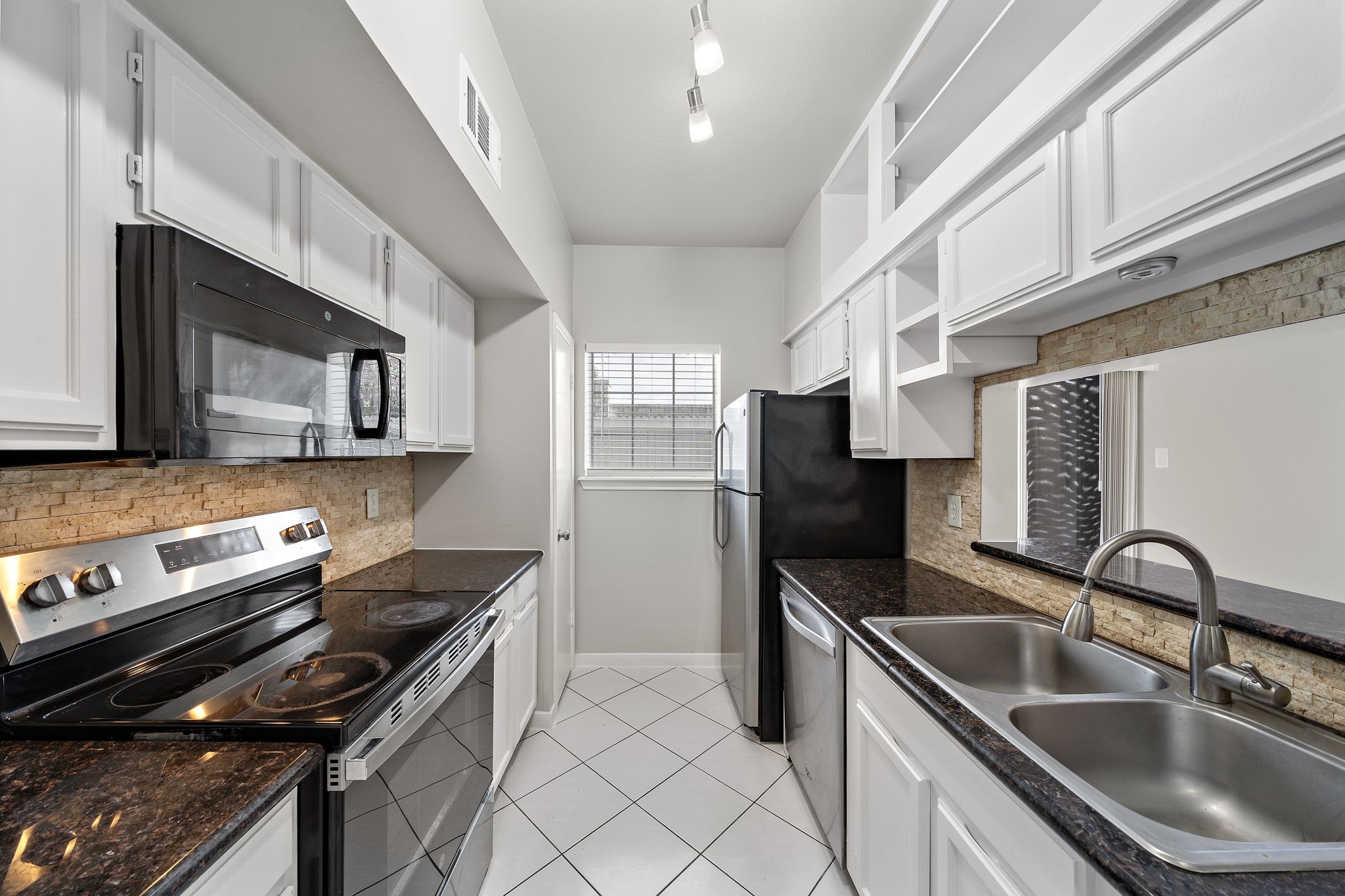 7396 Regency Square Court Houston, TX 77036 - Photo 9 of 26