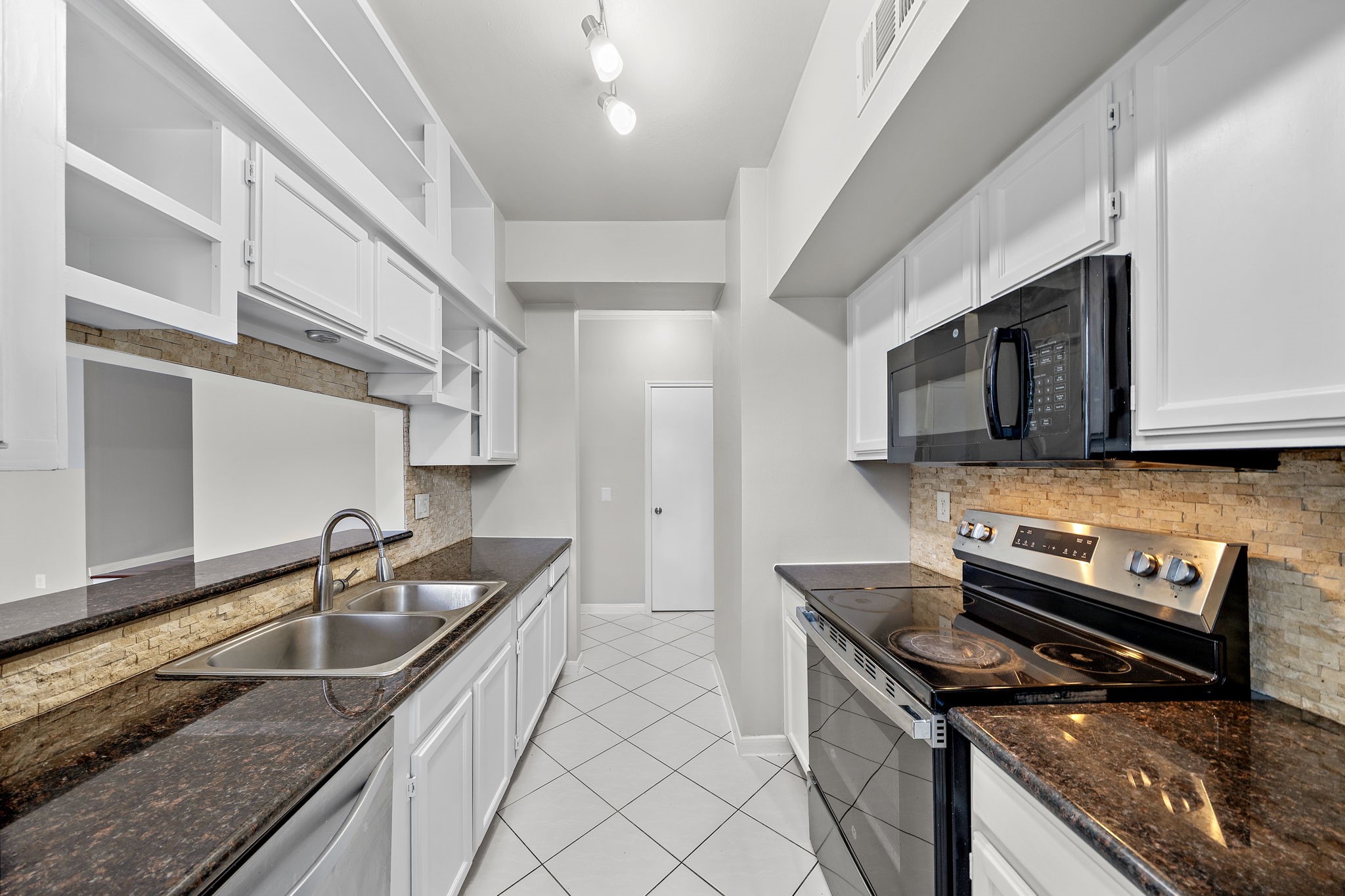 7396 Regency Square Court Houston, TX 77036 - Photo 10 of 26