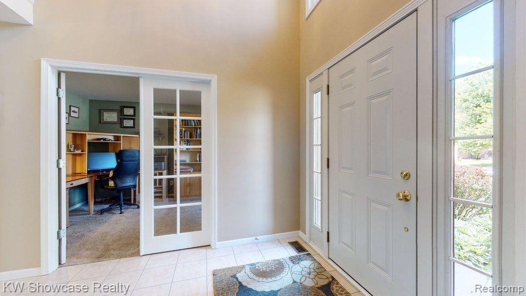 917 Rambling Drive Rochester Hills, MI 48307 - Photo 13 of 47