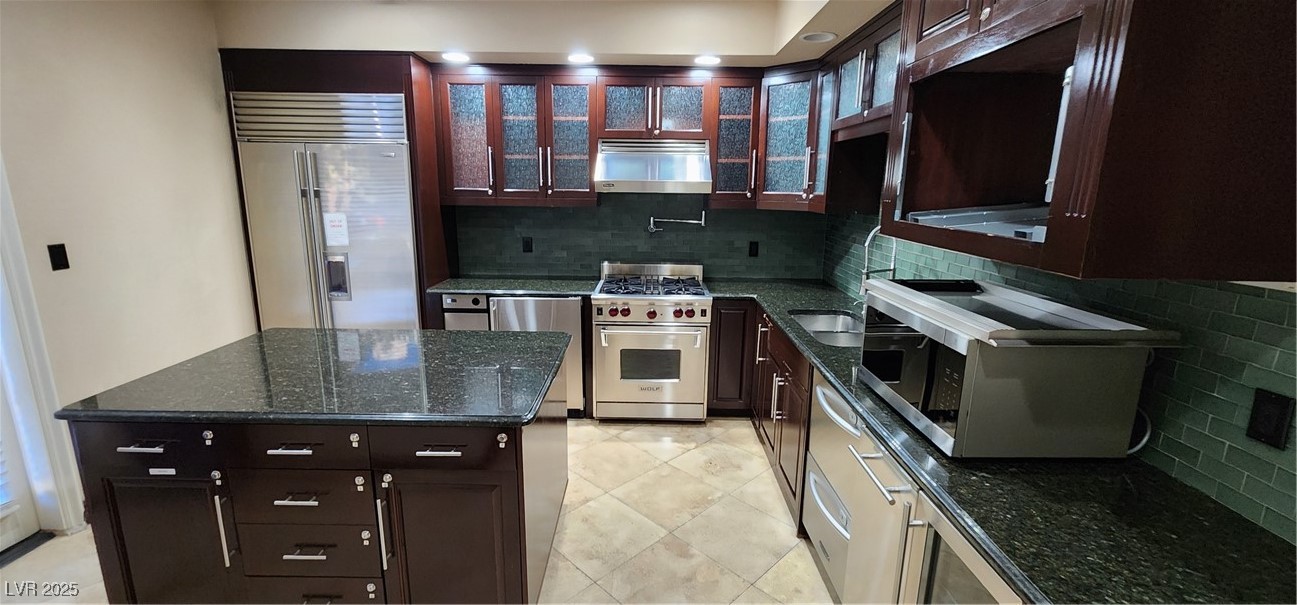 210 East Flamingo Road, Unit 326 Las Vegas, NV 89169 - Photo 36 of 58 Clubhouse kitchen.