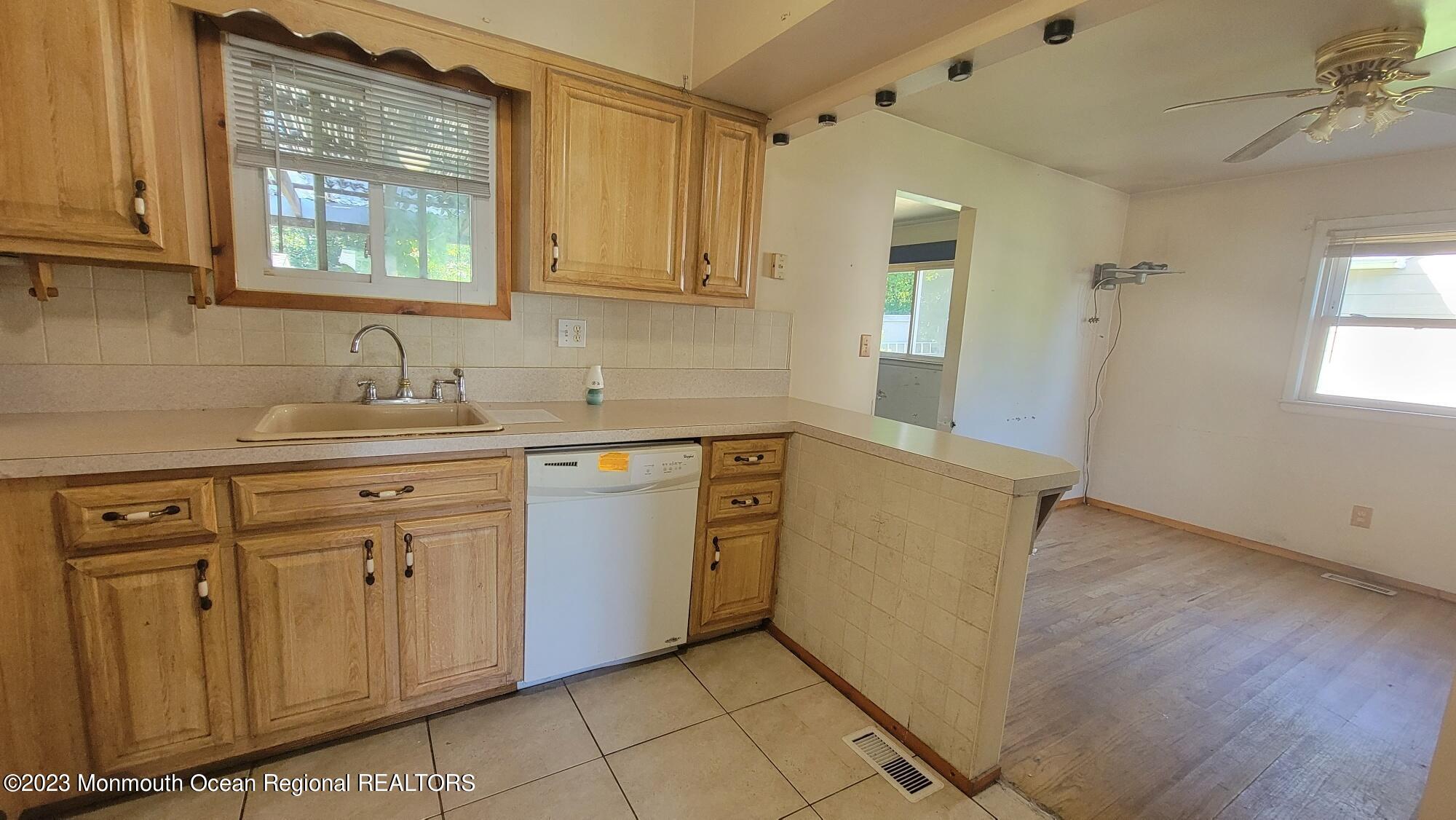 77 Smith Street Howell, NJ 07731 - Photo 8 of 15