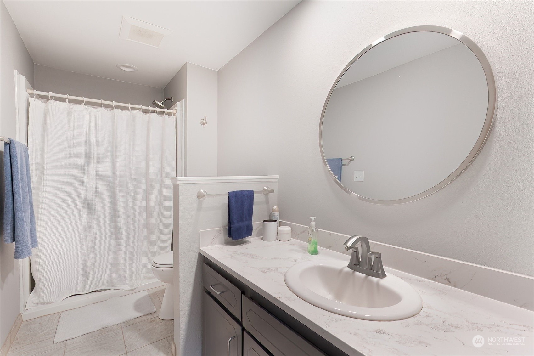 10 Lee Place Longview, WA 98632 - Photo 12 of 38 a bathroom with a sink and a mirror